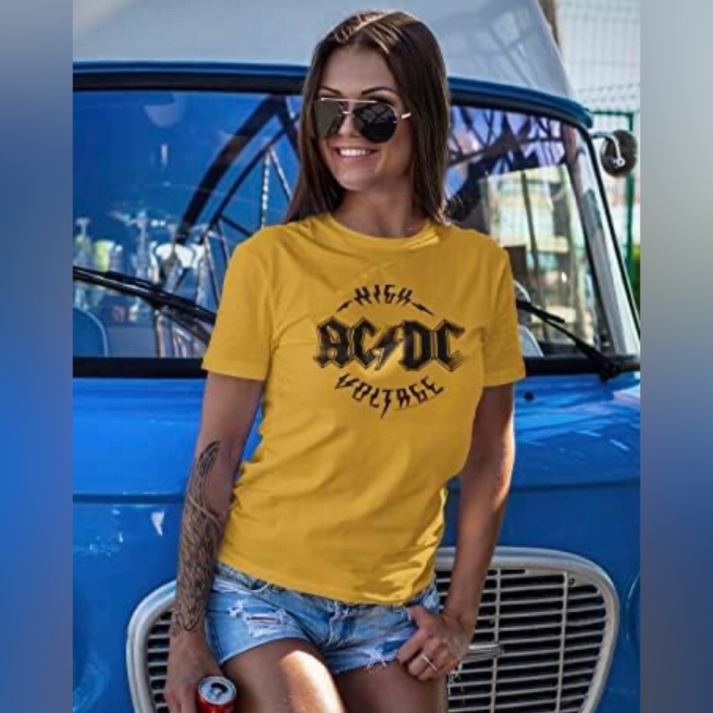 NEW AC/DC Short Sleeve Tee. Small